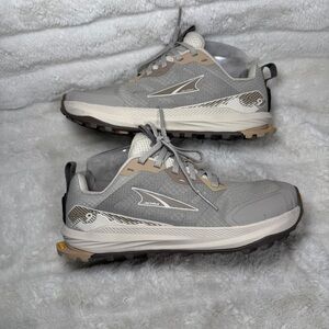 Altra Women's Lone Peak 9 trail running shoes in taupe Size 7.5
